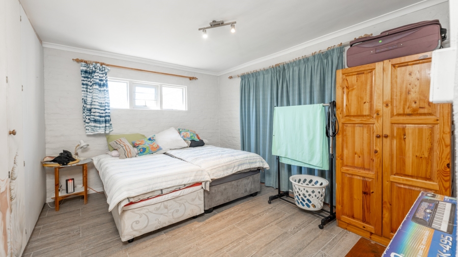 9 Bedroom Property for Sale in Struisbaai Western Cape